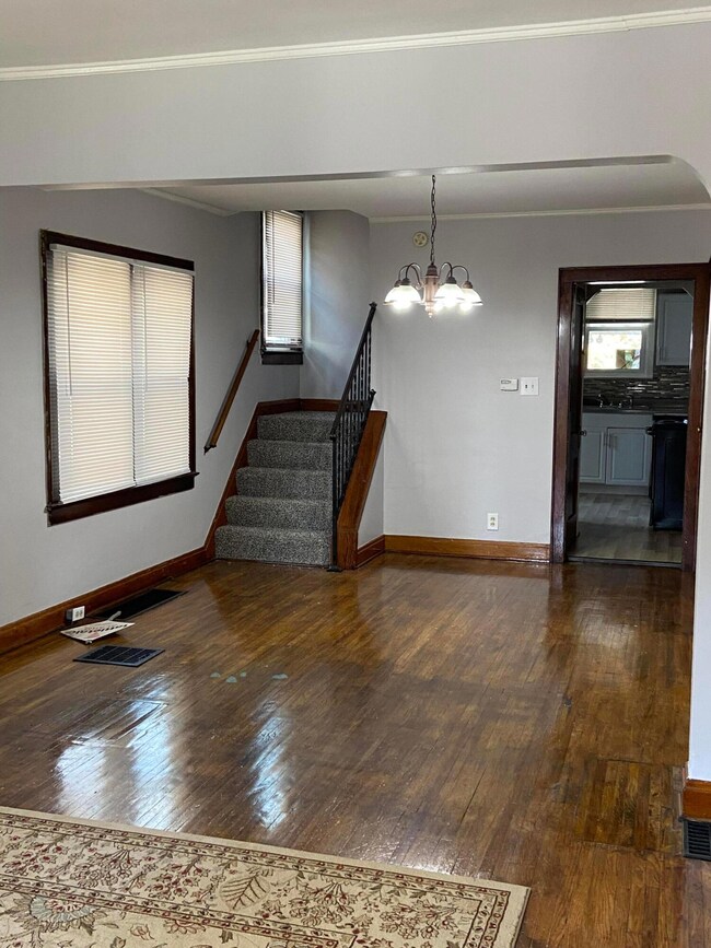 702 Front Rooms