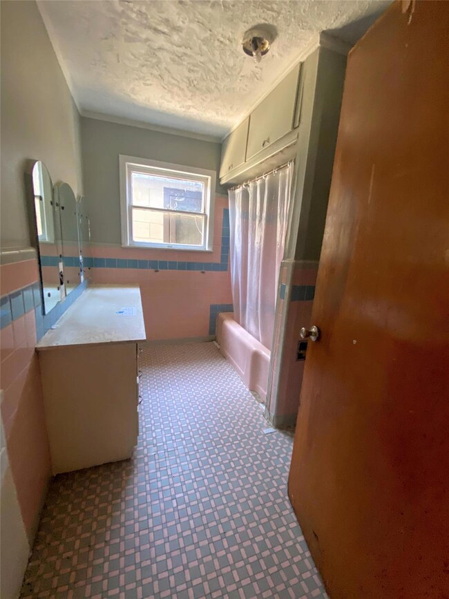 Full Bathroom with vintage tiles