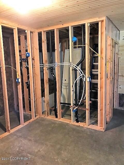 Apt bathroom & closet