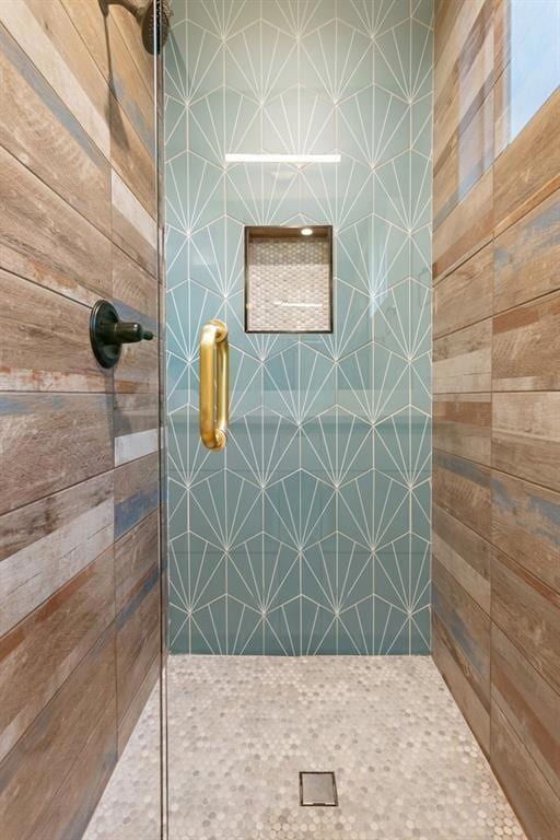 Full bath featuring tiled shower