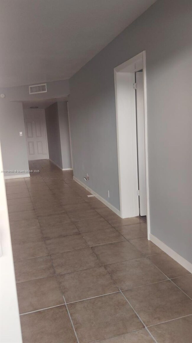 7910 Colony Cir N unit 305, Tamarac, FL 33321 - photo 3