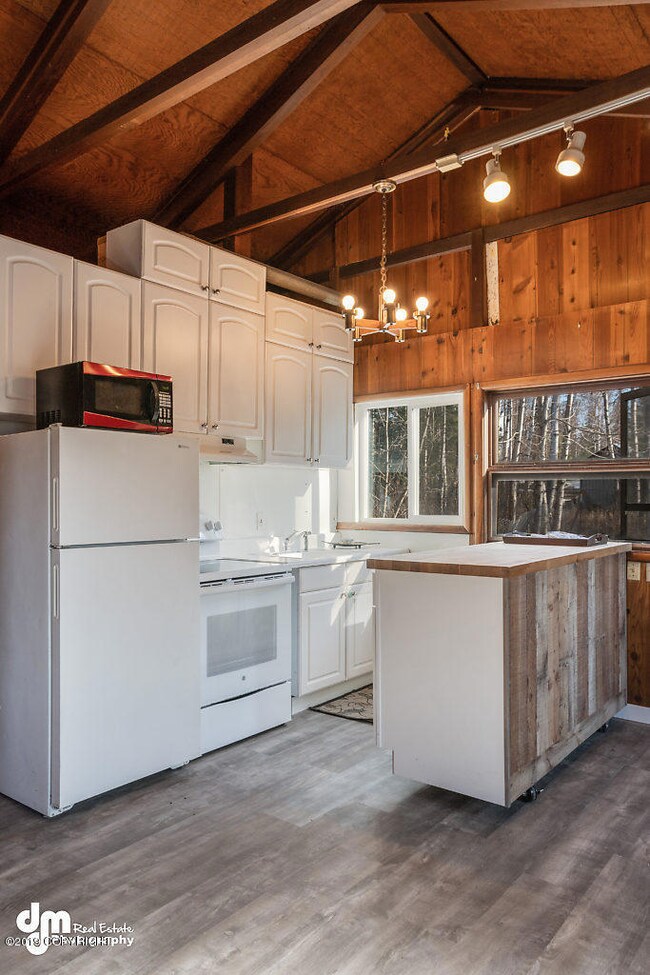 9499 W Hollywood Rd, Wasilla, AK 99623 - photo 3