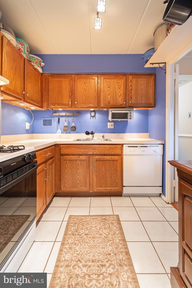 2636 Fort Farnsworth Rd unit 125, Alexandria, VA 22303 - photo 6