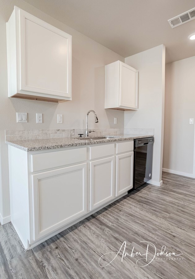 1319 E 93rd St, Odessa, TX 79765 - photo 6