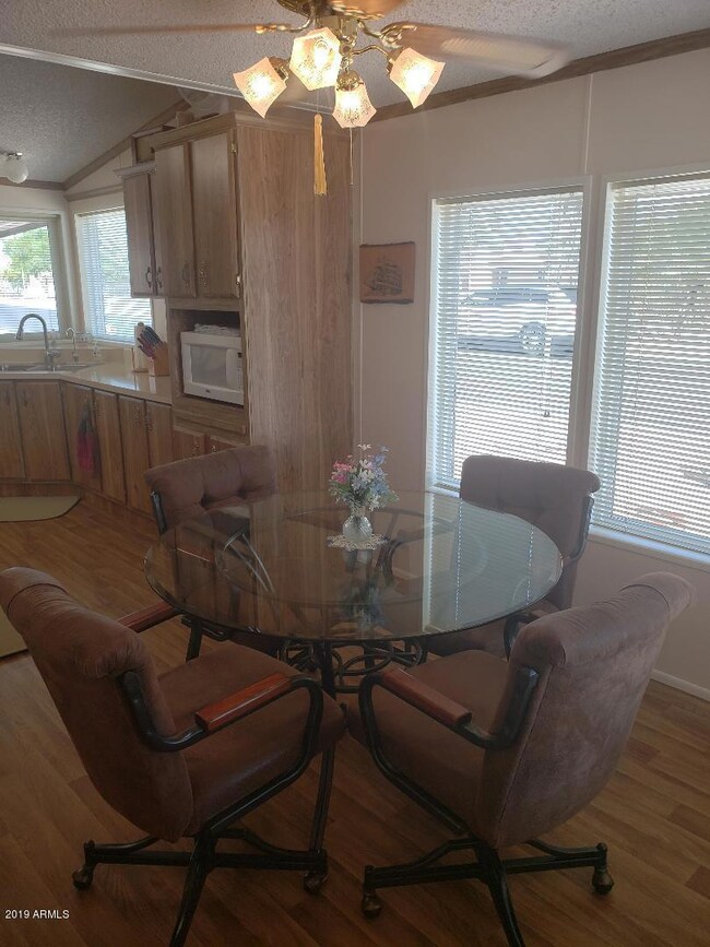 breakfast room