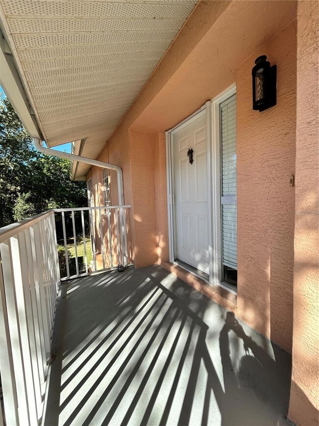 RETRACTABLE SCREEN DOOR ENTRANCE