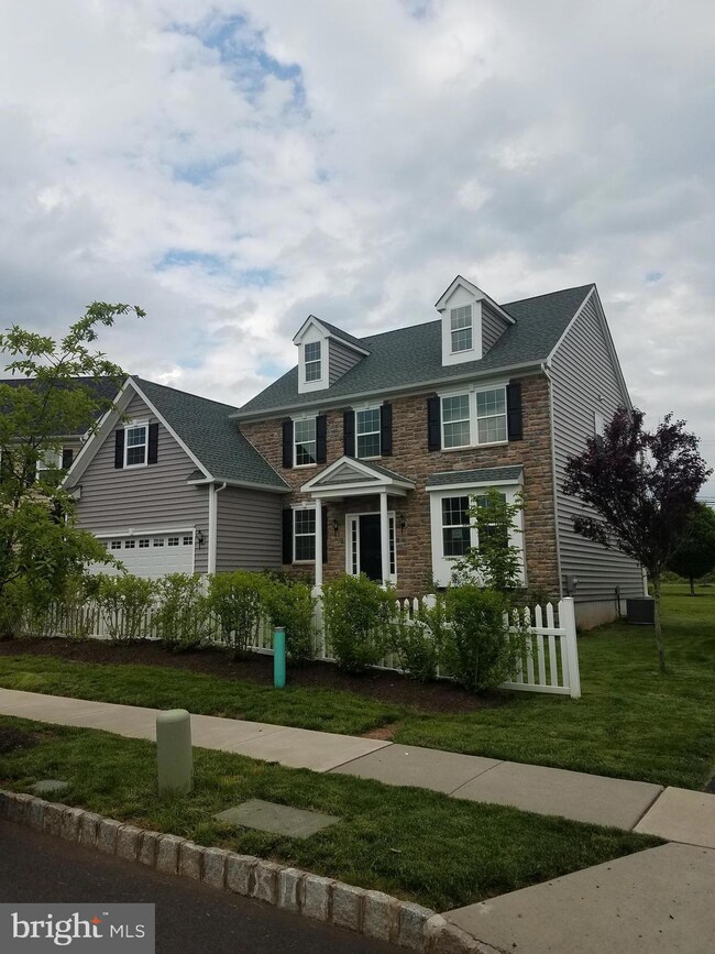 462 Saddlery Dr, Perkasie, PA 18944 - photo 2