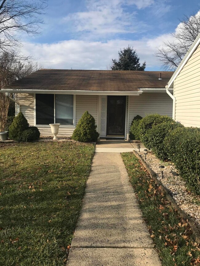 86C Empress Plaza unit A, Monroe Township, NJ 08831 - photo 2