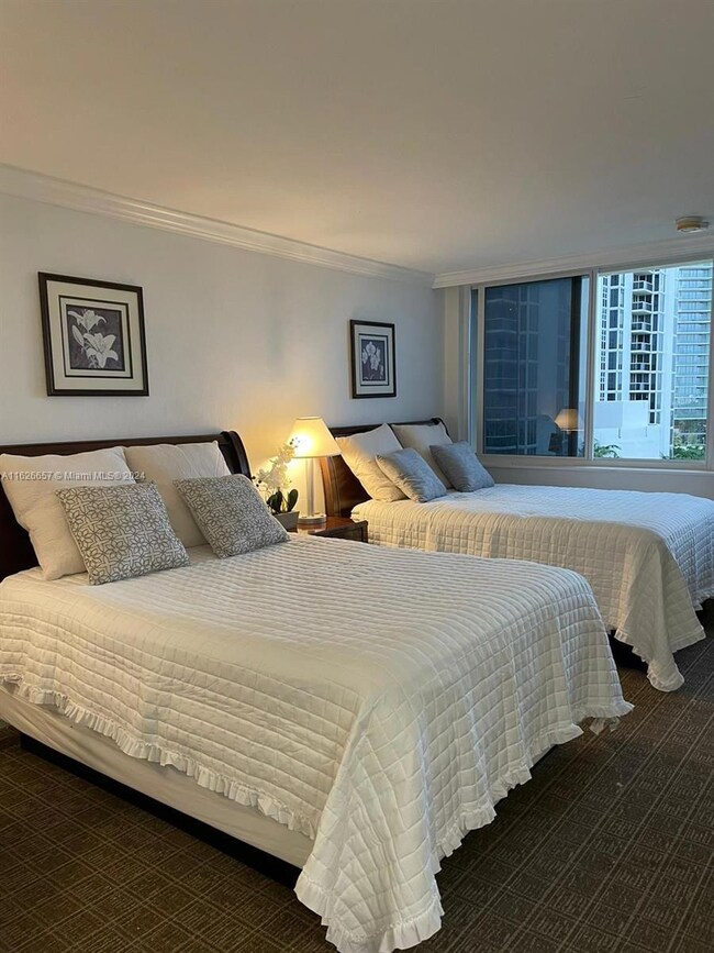 19201 Collins Aveavailbnow unit 640, Sunny Isles Beach, FL 33160 - photo 5