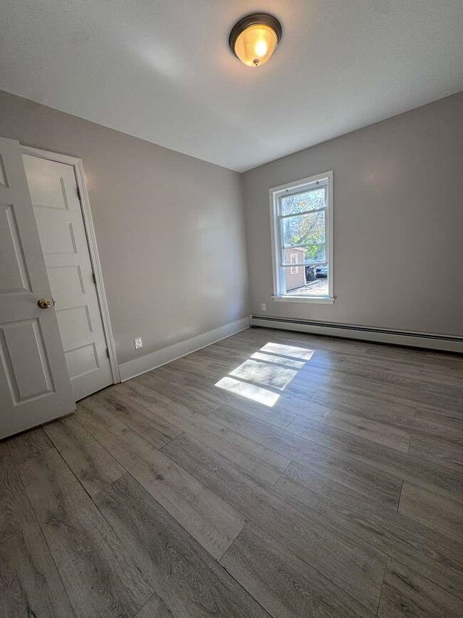 267 Silver St, Manchester, NH 03103 - photo 5