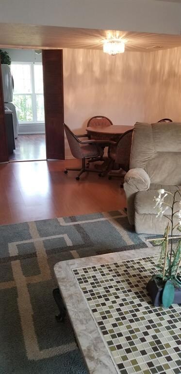 wiew from living room looking into the dining area