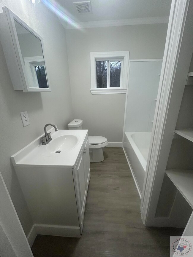 632 Arizona Ave, Wake Village, TX 75501 - photo 7