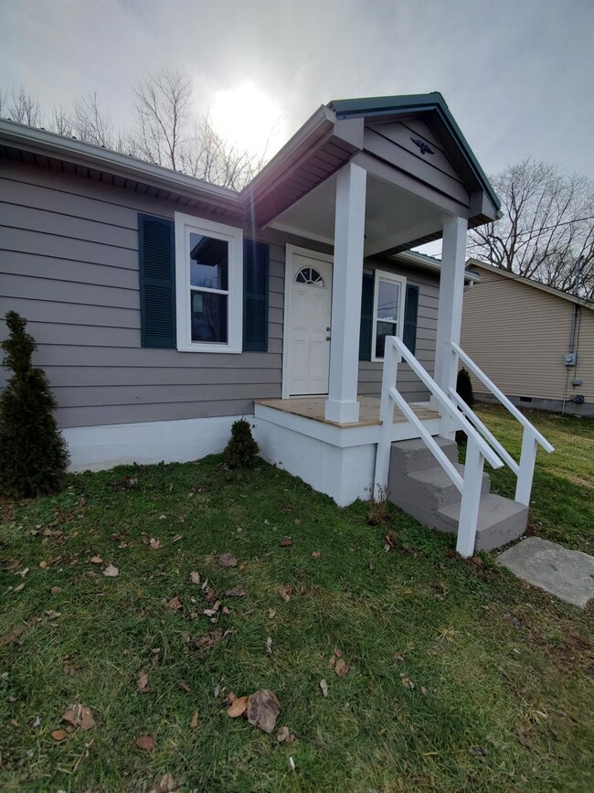 444 Goddard St, Harrodsburg, KY 40330 - photo 2