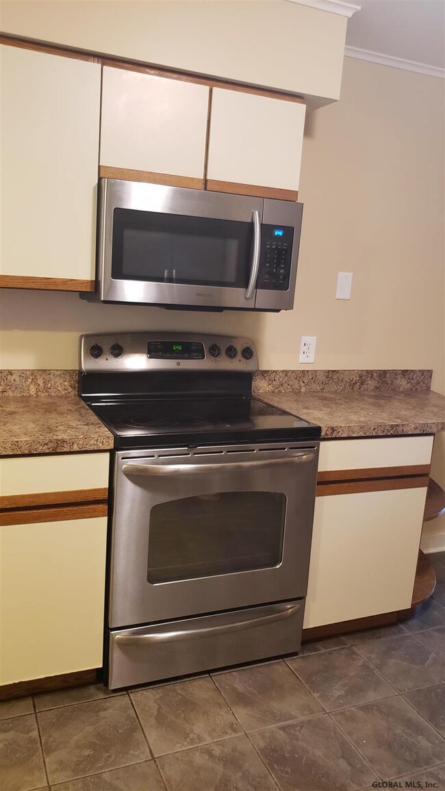 17 Evelyn Dr, Delmar, NY 12054 - photo 5