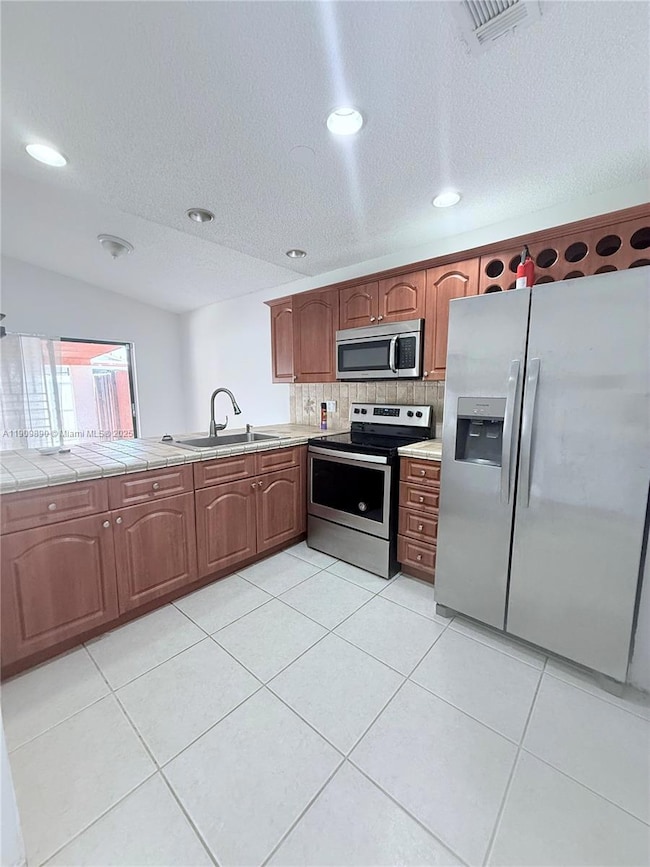 6430 W 25th Ln, Hialeah, FL 33016 - photo 2