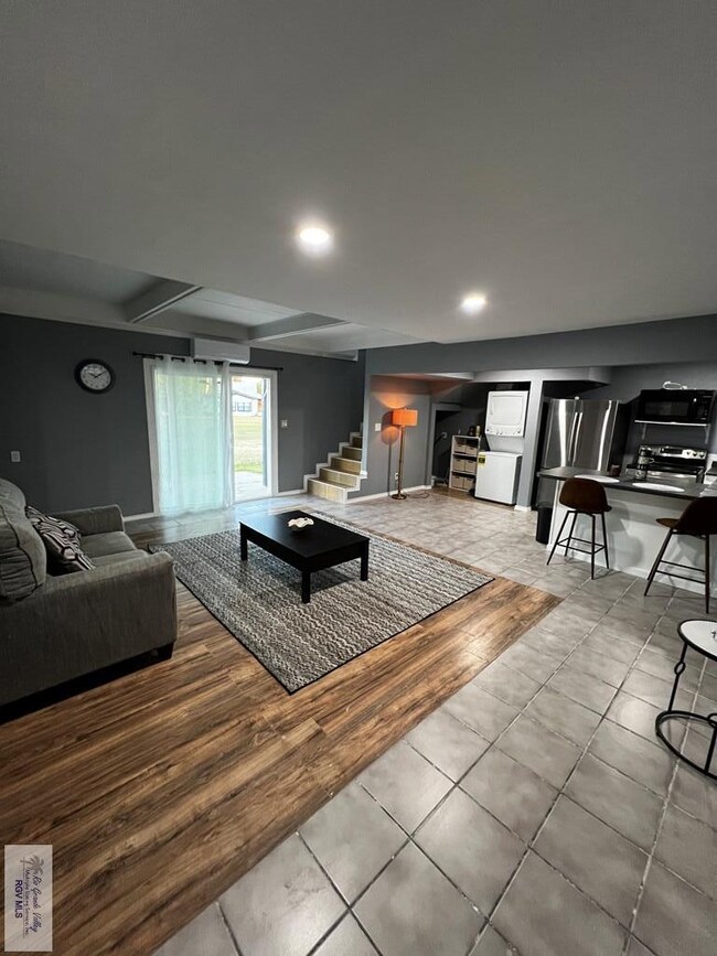 309 Mcfadden Dr unit 5, Brownsville, TX 78520 - photo 3