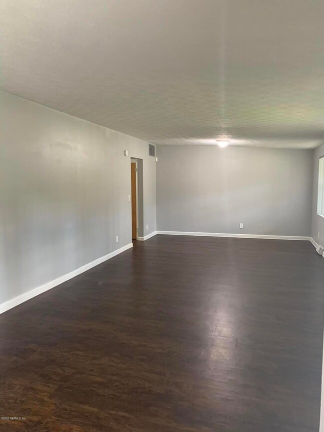 7144 Hanson Dr N, Jacksonville, FL 32210 - photo 4