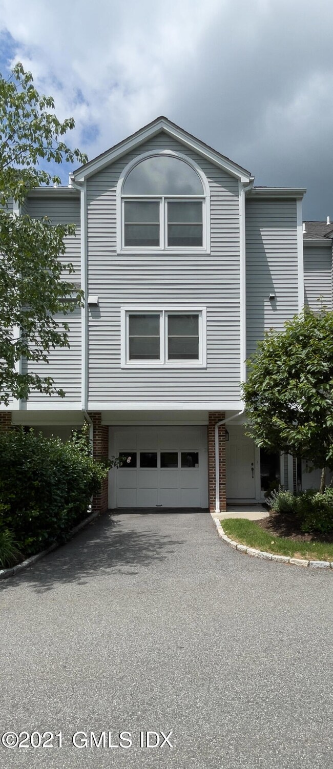 351 Pemberwick Rd unit 302, Greenwich, CT 06831 - photo 2