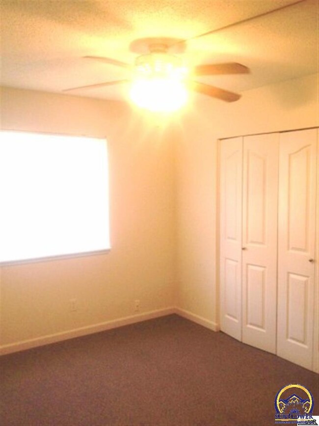 2318 SW Briarwood Plaza unit 202D, Topeka, KS 66611 - photo 6