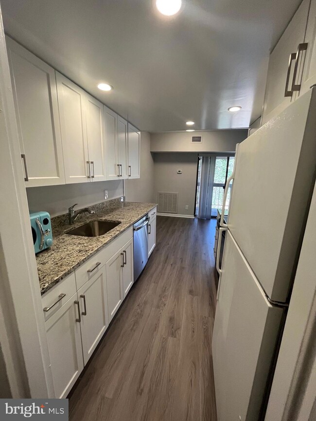 11656 Stoneview Square unit 22C, Reston, VA 20191 - photo 2