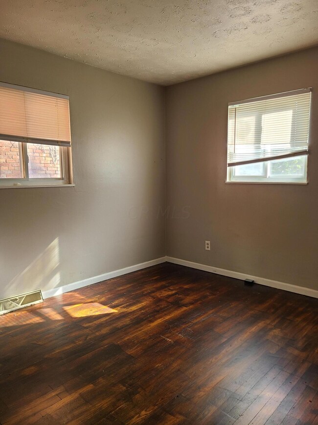 1620 Arlington bedroom 1
