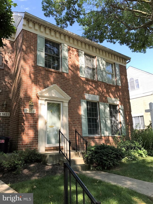 11825 Sherbourne Dr, Lutherville Timonium, MD 21093 - photo 2