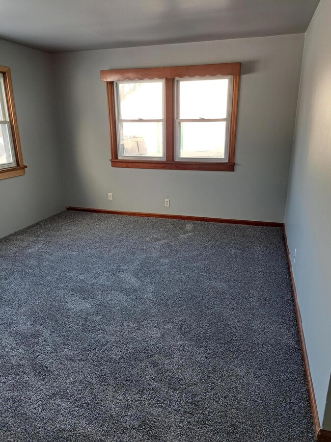 Living Rm, new paint, carpet