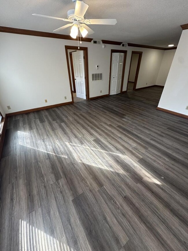 3533 Ivy Commons Dr unit 202, Raleigh, NC 27606 - photo 2