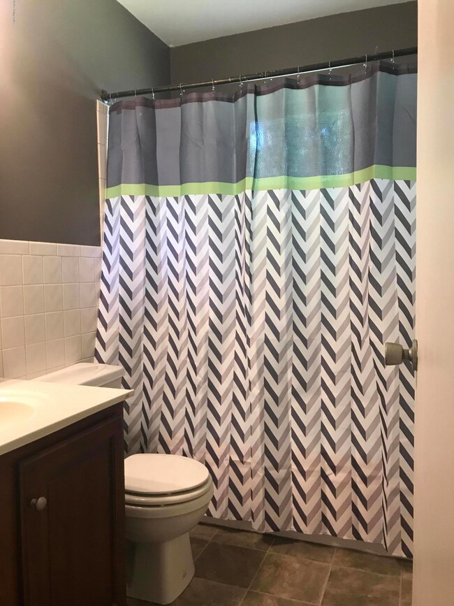 9301 Lantana Dr, Louisville, KY 40229 - photo 7