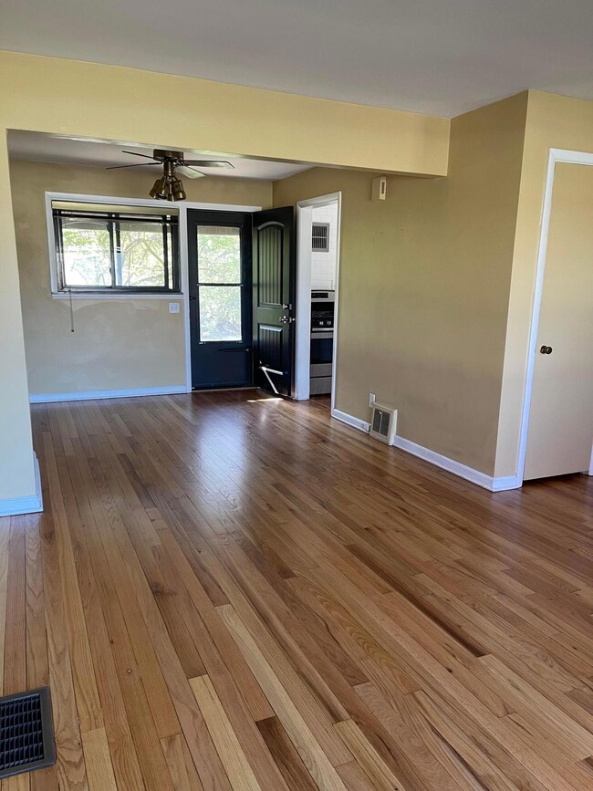 4069 Indianola Ave unit 2C, Columbus, OH 43214 - photo 4