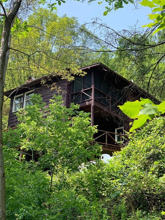 A peek at upper screened in porch