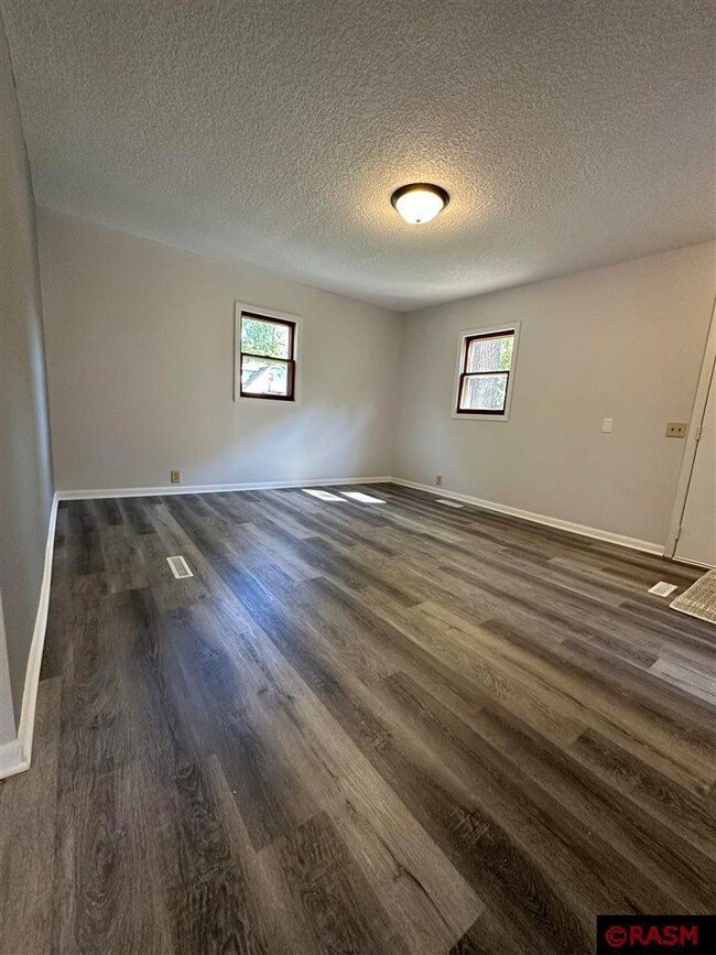 422 422 W 3rd St, Mankato, MN 56001 - photo 3