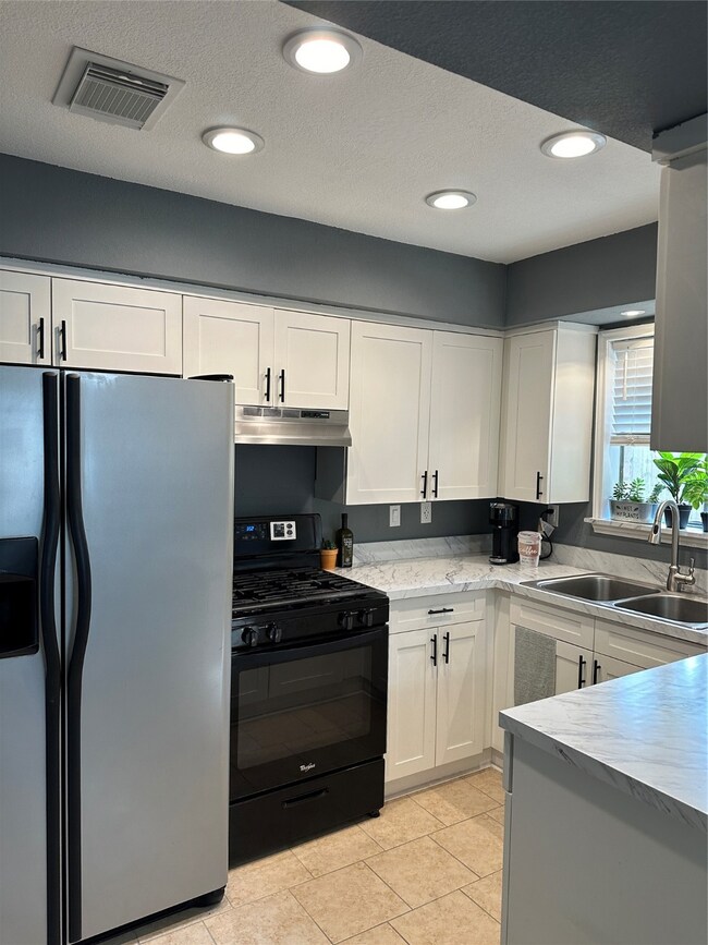 4515 Oak Shadows Dr, Houston, TX 77091 - photo 4