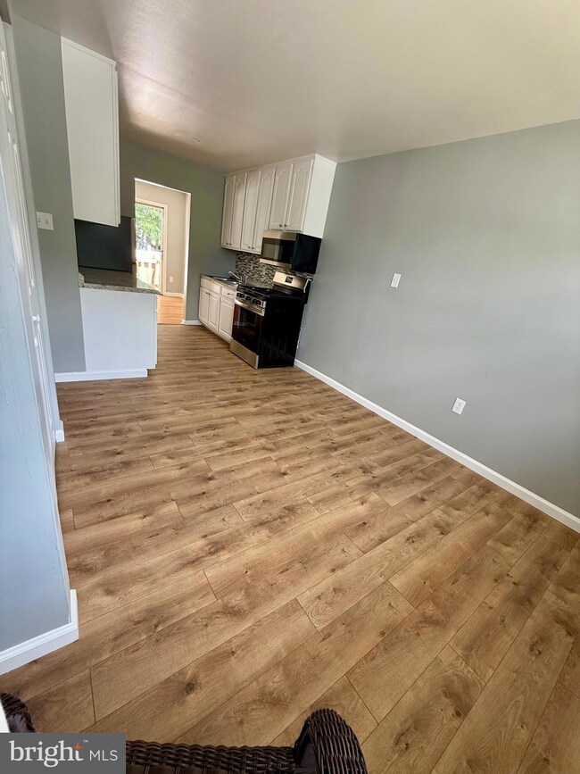 4029 92nd Ave, Springdale, MD 20774 - photo 4