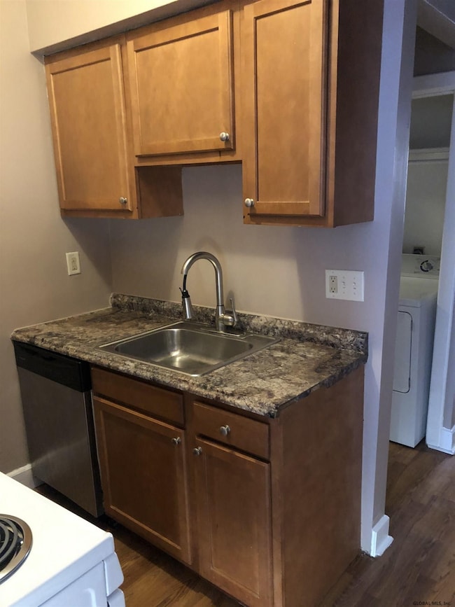 139 Madison Ave unit 3, Albany, NY 12202 - photo 6