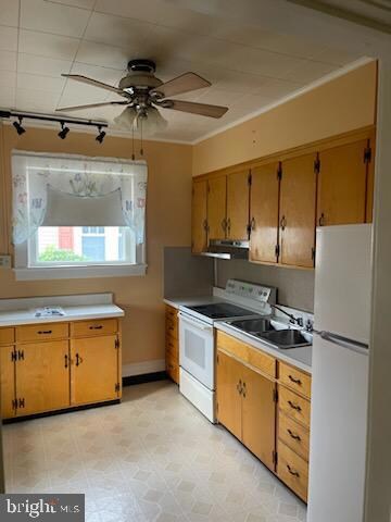 452 S 4th St, Chambersburg, PA 17201 - photo 4