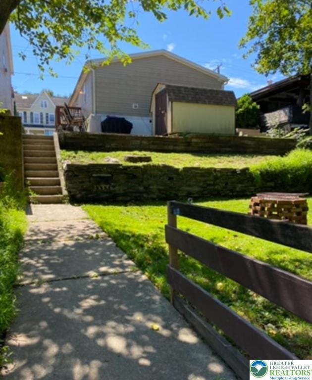 562 W Franklin St, Slatington, PA 18080 - photo 7