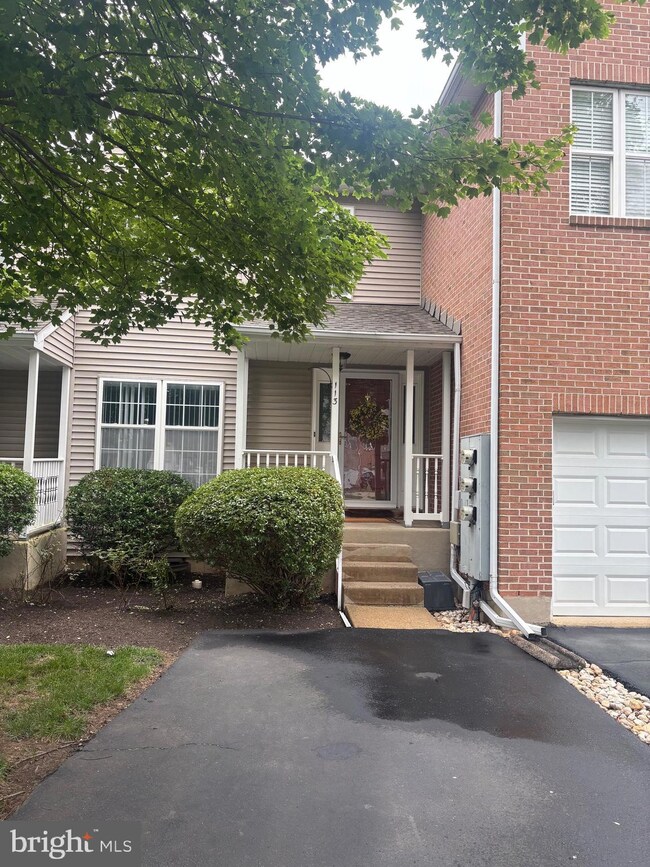 113 Blackfriars Cir unit 80, Doylestown, PA 18901 - photo 2