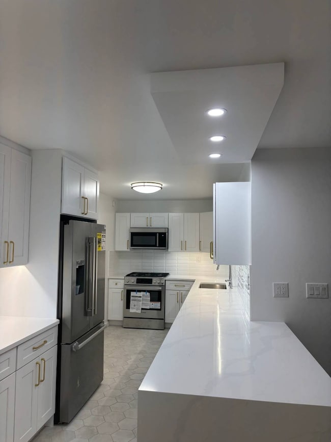 The Bay Club unit 4Z2, Bayside, NY 11360 - photo 2