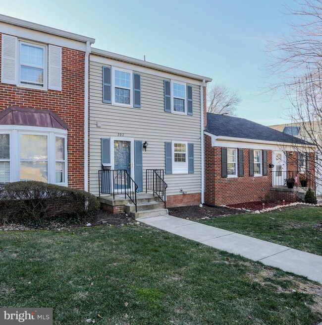 202 Leeds Ct E, Warrenton, VA 20186 - photo 2