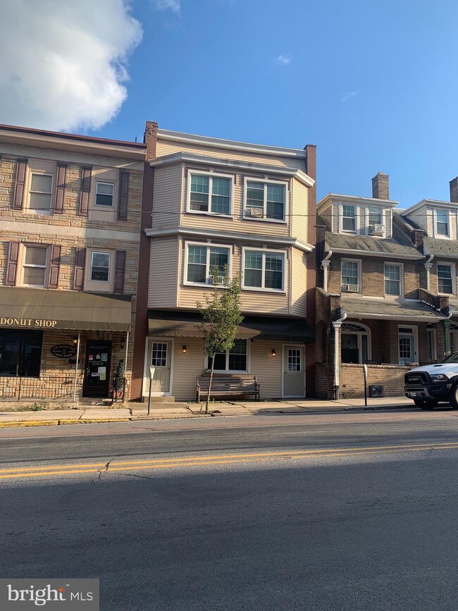 906 Centre St, Ashland, PA 17921 - photo 2