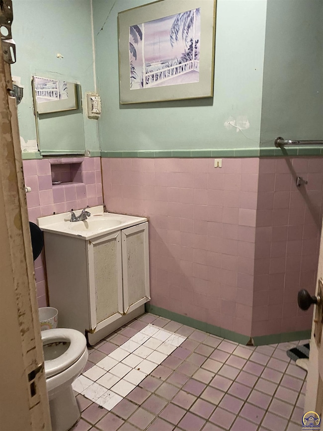 615 SW 9th St, Topeka, KS 66612 - photo 3