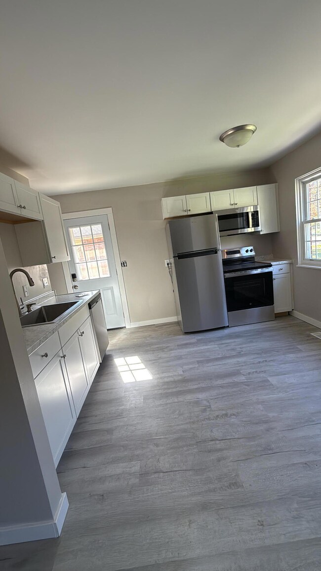 1093 S Sugar St, Lima, OH 45804 - photo 5