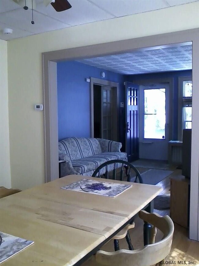 42 Edgecomb St, Albany, NY 12209 - photo 5