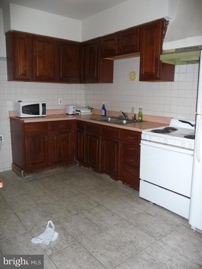 3235 Powelton Ave unit 2, Philadelphia, PA 19104 - photo 3