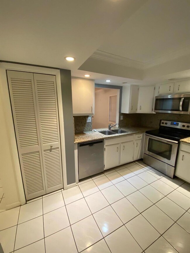 3951 NE 18th Ave unit 1502, Pompano Beach, FL 33064 - photo 5