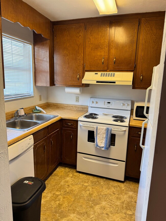 1108 Greentree Ct unit 1, Tallahassee, FL 32304 - photo 5