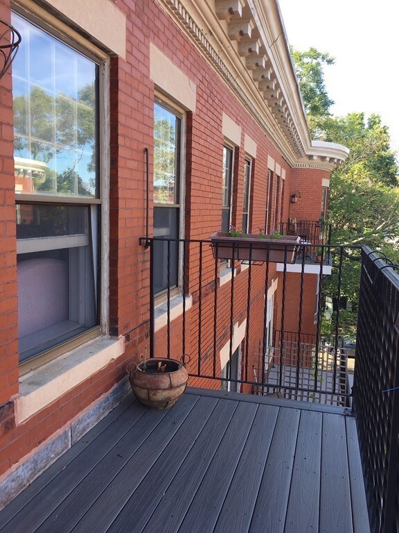 3 Auburn Ct unit 3, Brookline, MA 02446 - photo 4