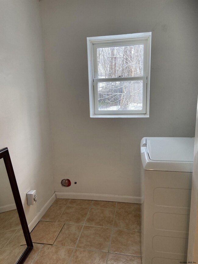 19 Mccarty Ave unit 2, Albany, NY 12202 - photo 4