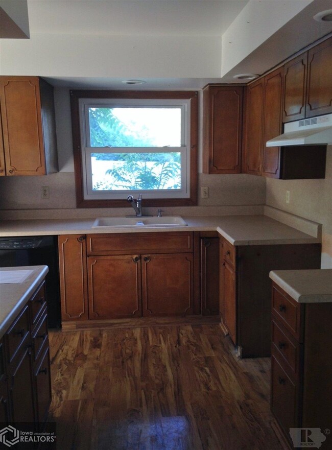 106 Swanson Dr, Shenandoah, IA 51601 - photo 2